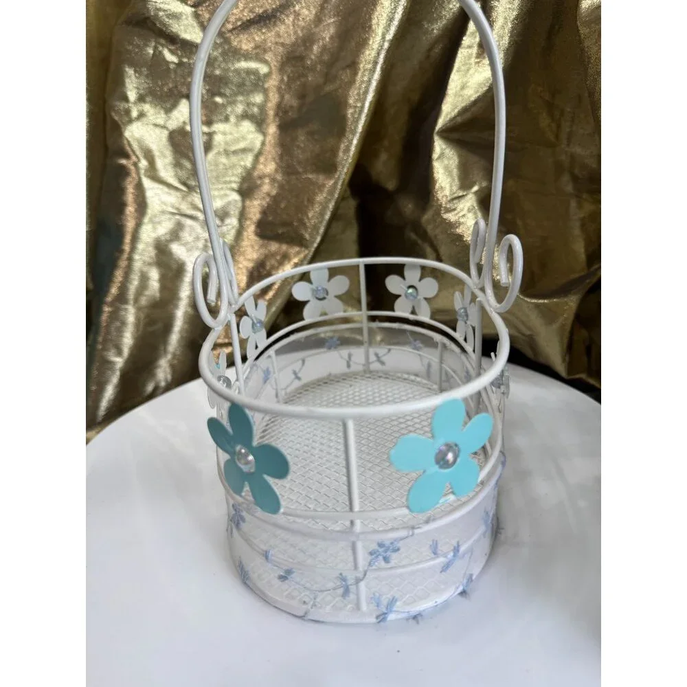 Vintage White Wire Basket W/ Blue Flower Accents & Handle 7.5" x 8.5" - Picture 3 of 6